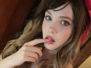 EllePurrsXO on Streamate