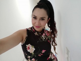 DulceLatina30's Cam show and profile