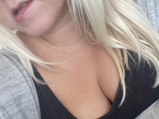 Hornyblondie69