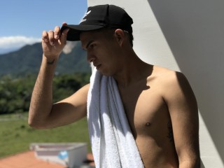 mike18latino