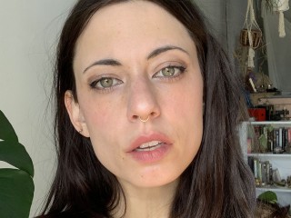Chat with MaeDay live now!