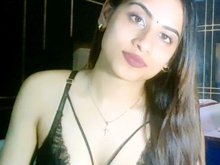 Picture of sexy camgirl model IndianBootyLicious69