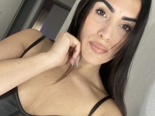 AlessandraPatel on Streamate