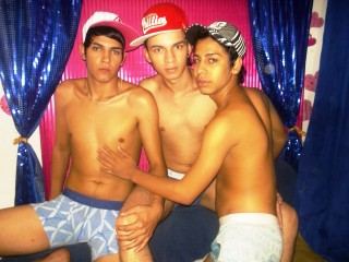 3NAKEDsexyBOYS