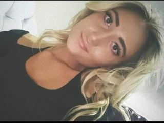 blondieteenamber's profile picture – Girl on Jerkmate