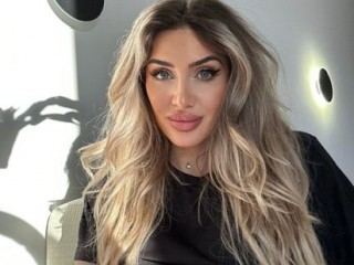 Cámaras porno en directo Topless babe | SinParty Live