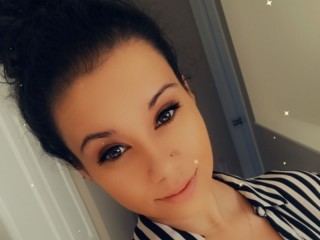 Submissivehotwife live cam