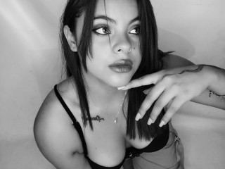 lunamartinez19's profile picture – Girl on Jerkmate
