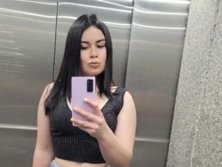 linasuarez's profile picture – Girl on Jerkmate
