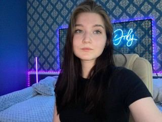 sexcam3d.net kisskiwiskki livesex profile in white-hair cams