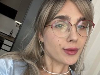 Camgirl is actually offline