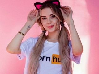 AlinaVibeMe Nude on Live Sex Cam Girl & Webcam Chat | Jerkmate