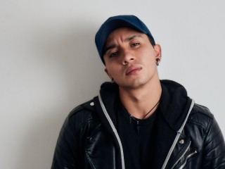 Dominic_Zeus Live Porn Model Profile