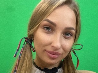 Auroraronda webcam girl as a performer. Gallery photo 2.