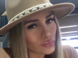 ValeTamsin webcam girl as a performer. Gallery photo 1.