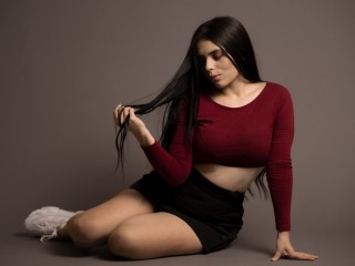 CamilaFoster webcam girl as a performer. Gallery photo 4.