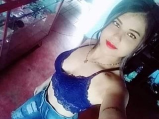 Yosselinn webcam girl as a performer. Gallery photo 2.