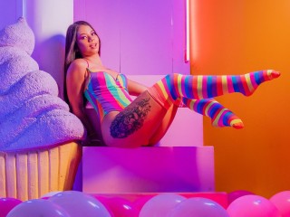 kim_alonzo webcam girl as a performer. Gallery photo 2.