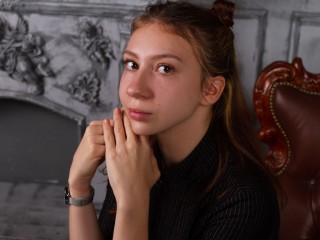 OliviaSilverstone webcam girl as a performer. Gallery photo 2.