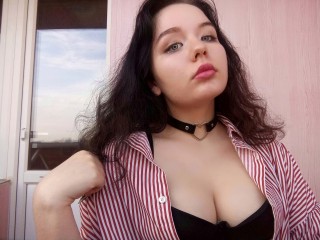 AzuriBanks webcam girl as a performer. Gallery photo 2.