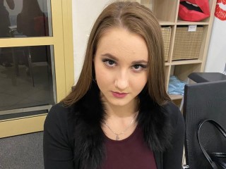 MiaLove18 webcam girl as a performer. Gallery photo 1.