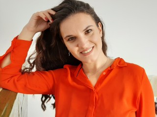 SYIENNA webcam girl as a performer. Gallery photo 1.