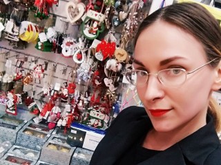 CamillaBet webcam girl as a performer. Gallery photo 5.