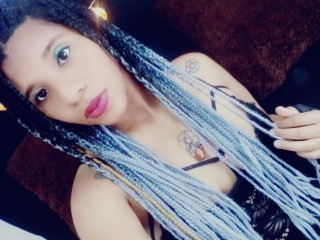 Koramillerhot webcam girl as a performer. Gallery photo 2.