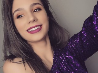 Saraax webcam girl as a performer. Gallery photo 6.