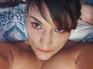 Qittiekat webcam girl as a performer. Gallery photo 4.