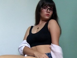 MiaCaicedo webcam girl as a performer. Gallery photo 1.