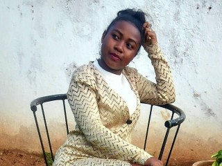 HooneyBeLucky webcam girl as a performer. Gallery photo 1.