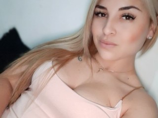 Nicollete_blonde webcam girl as a performer. Gallery photo 1.