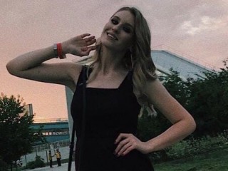 MariaMiles webcam girl as a performer. Gallery photo 2.