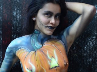 CrystalGrey webcam girl as a performer. Gallery photo 3.