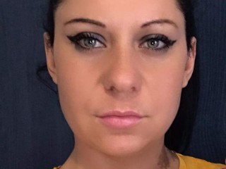 AdorableRosse webcam girl as a performer. Gallery photo 1.