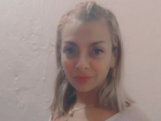 GretaBonnie webcam girl as a performer. Gallery photo 1.