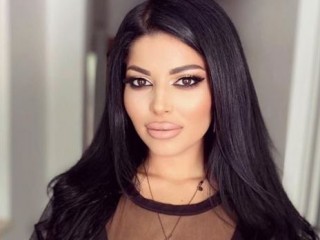 KimBrooks webcam girl as a performer. Gallery photo 1.