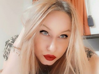 RAYISAx webcam girl as a performer. Gallery photo 3.