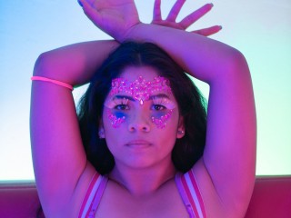 MeganBenet webcam girl as a performer. Gallery photo 2.