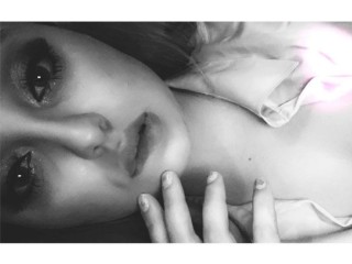 AmyaMoon webcam girl as a performer. Gallery photo 1.