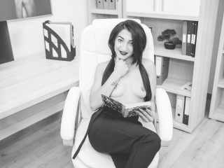 CatieCruz webcam girl as a performer. Gallery photo 3.