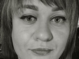 Koshery webcam girl as a performer. Gallery photo 1.