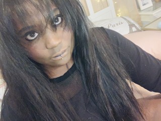 SkieCarter webcam girl as a performer. Gallery photo 2.