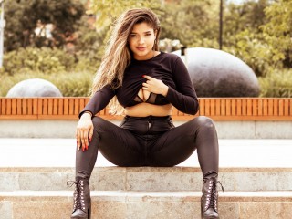 SharomGrey webcam girl as a performer. Gallery photo 4.