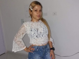 karime_18 webcam girl as a performer. Gallery photo 3.