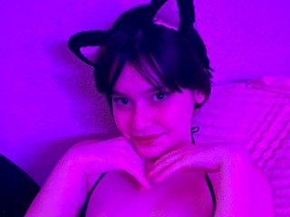 HoneyBambi webcam girl as a performer. Gallery photo 2.