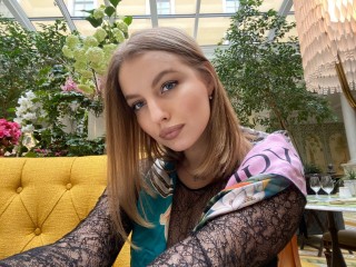 GossipGirl_xoxo webcam girl as a performer. Gallery photo 7.