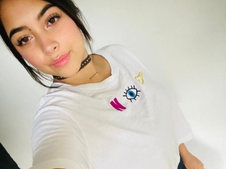 LerkaKurt webcam girl as a performer. Gallery photo 1.