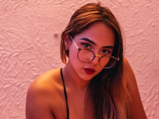 Alanacrawford webcam girl as a performer. Gallery photo 1.